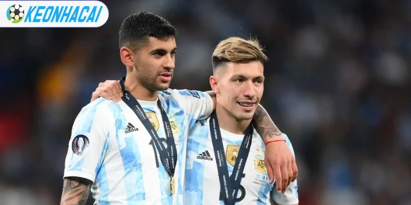 Lisandro Martínez và Cristian Romero đủ điều kiện ra sân trận Ai Cập